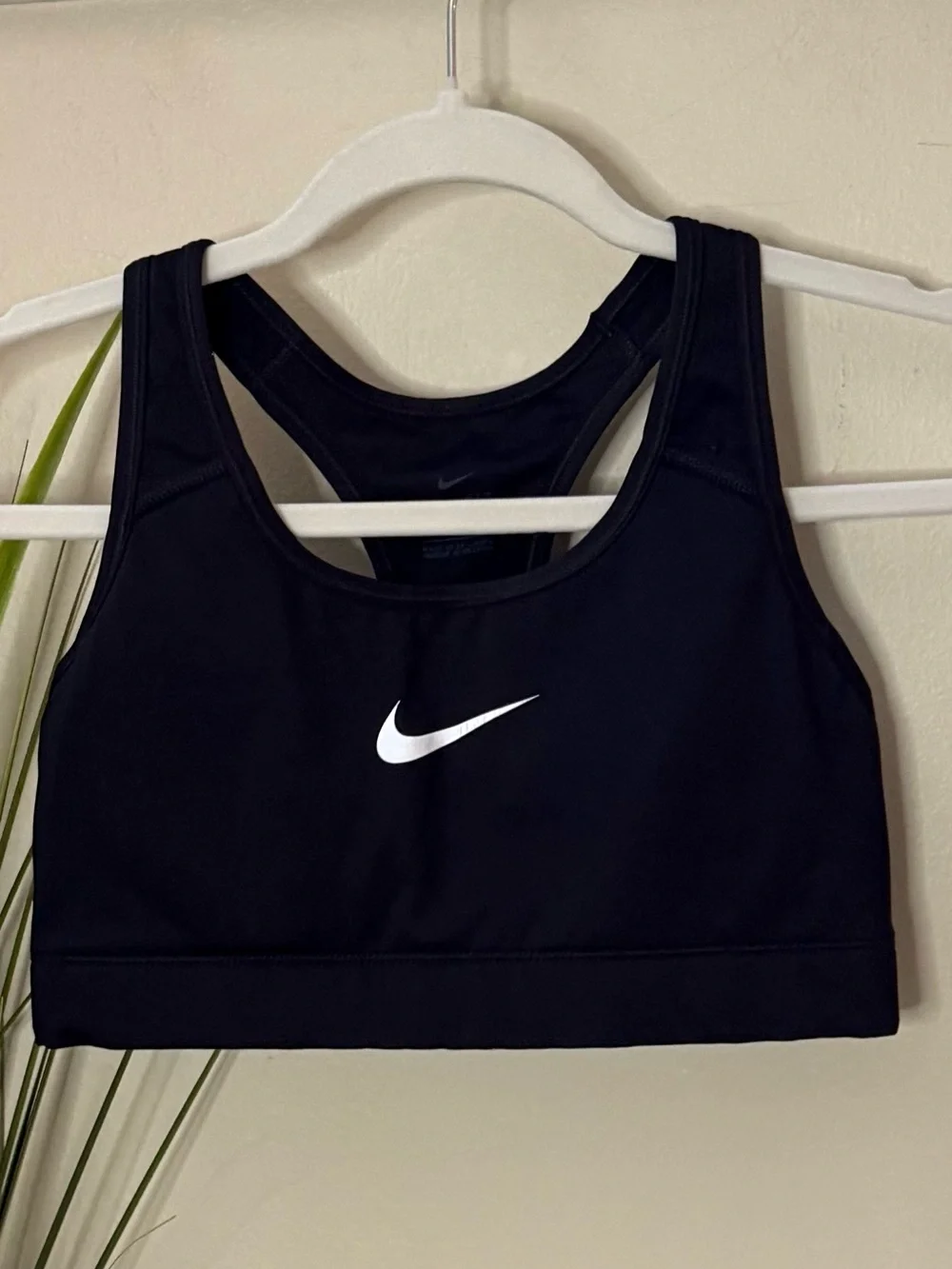 Nike Swoosh Black White Sports Bra Size Medium Removable Pads